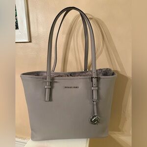 Michael Kors Jet Set Medium Lt Grey Carryall Tote Saffiano Leather EUC